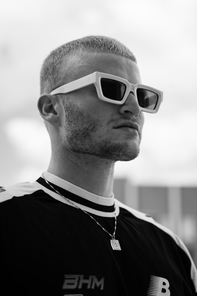 Royed modeling white Stay You sunglasses